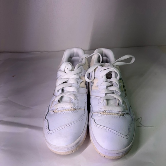 Used New Balance White Sneakers women’s sz 5 550 shoes - Picture 3 of 9